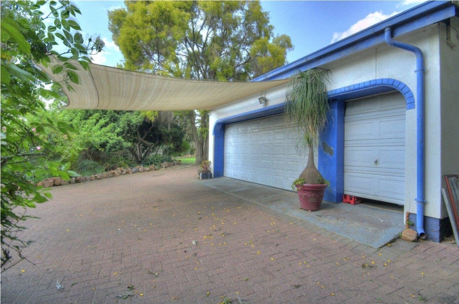 4 Bedroom Property for Sale in Brackenhurst Gauteng