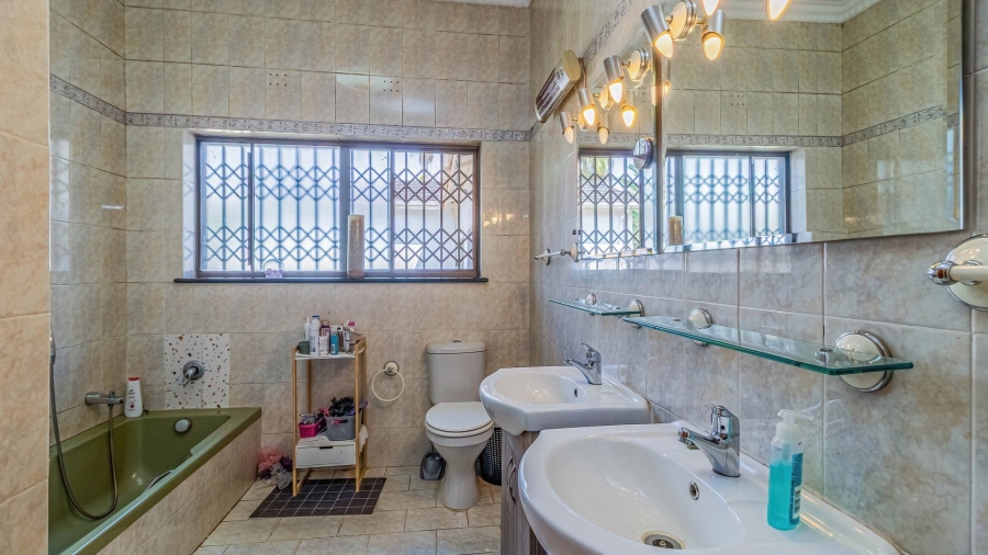 13 Bedroom Property for Sale in Fairland Gauteng