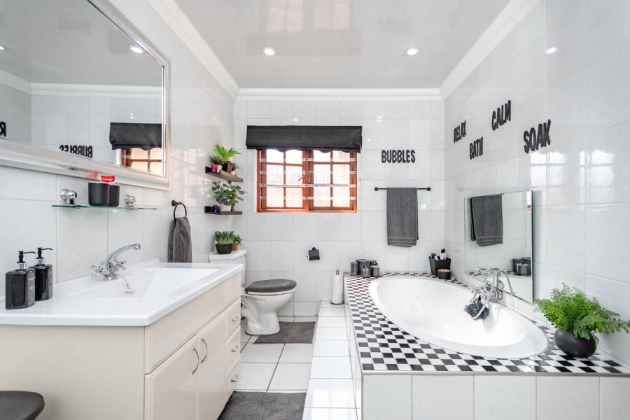 5 Bedroom Property for Sale in Brentwood Gauteng