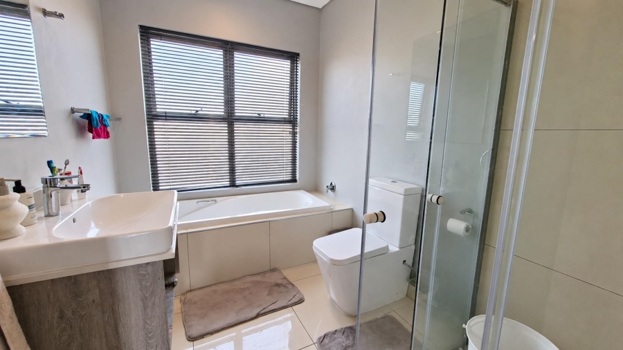 2 Bedroom Property for Sale in Broadacres Gauteng