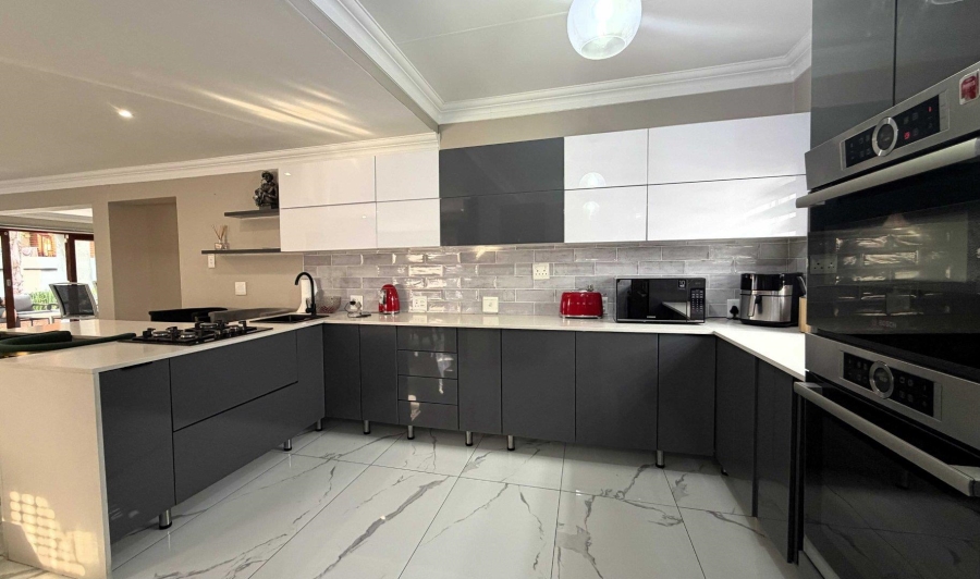 4 Bedroom Property for Sale in Amberfield Ridge Gauteng