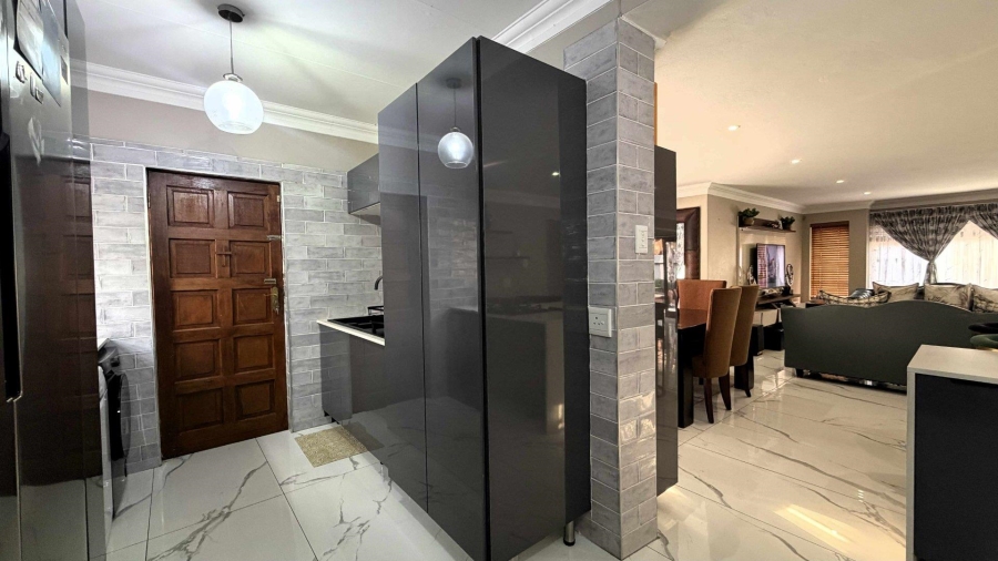 4 Bedroom Property for Sale in Amberfield Ridge Gauteng