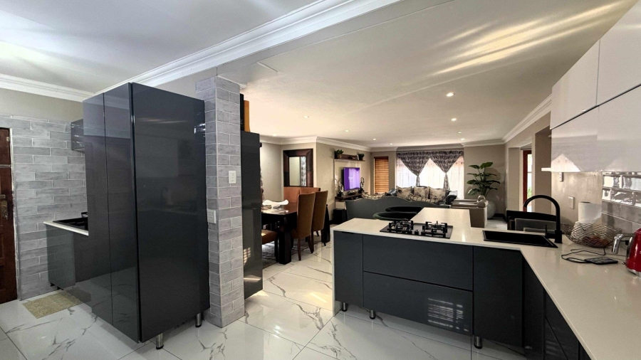 4 Bedroom Property for Sale in Amberfield Ridge Gauteng