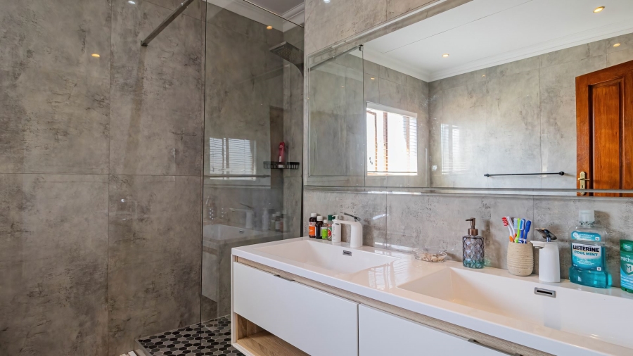 4 Bedroom Property for Sale in Amberfield Ridge Gauteng