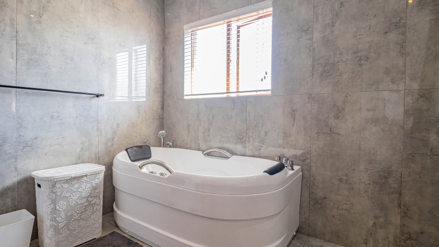 4 Bedroom Property for Sale in Amberfield Ridge Gauteng