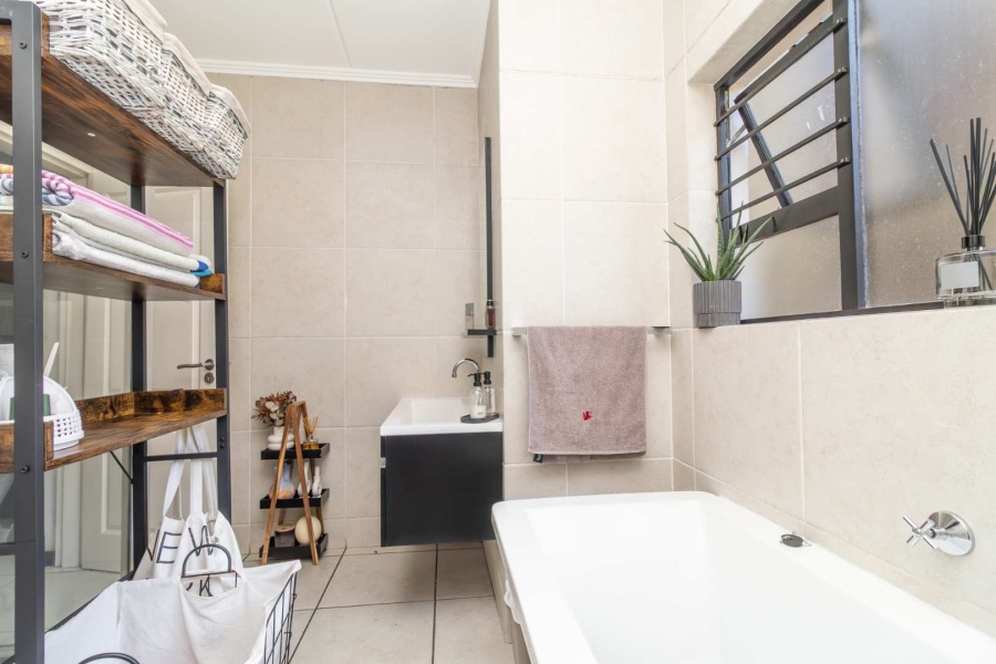 1 Bedroom Property for Sale in Douglasdale Gauteng