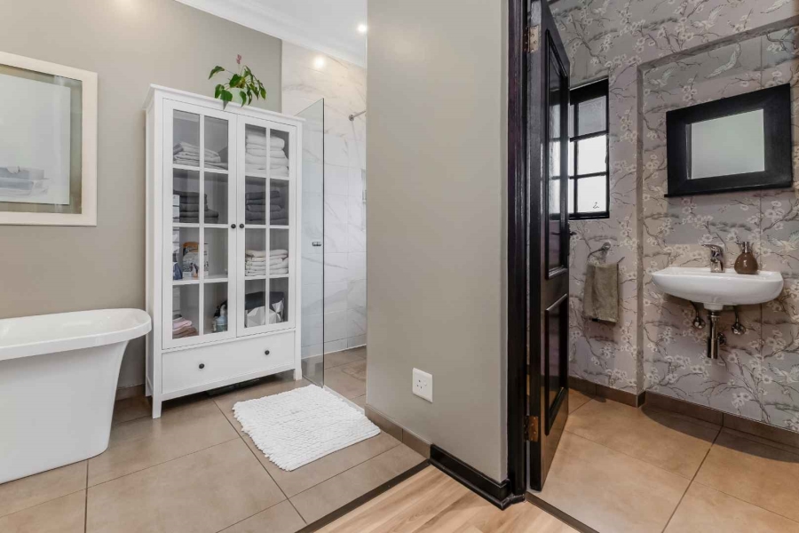 To Let 5 Bedroom Property for Rent in Lonehill Gauteng