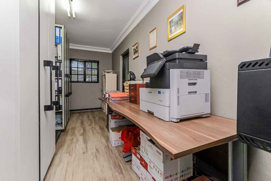 To Let 5 Bedroom Property for Rent in Lonehill Gauteng