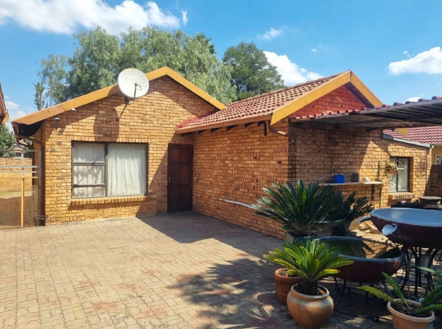 3 Bedroom Property for Sale in Crystal Park Gauteng