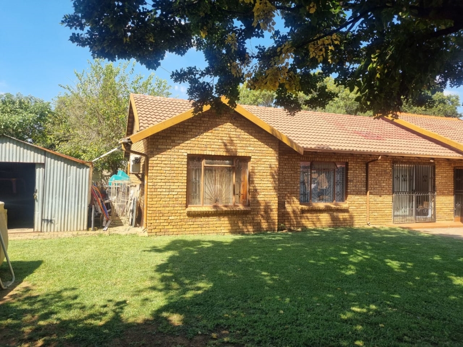 3 Bedroom Property for Sale in Crystal Park Gauteng