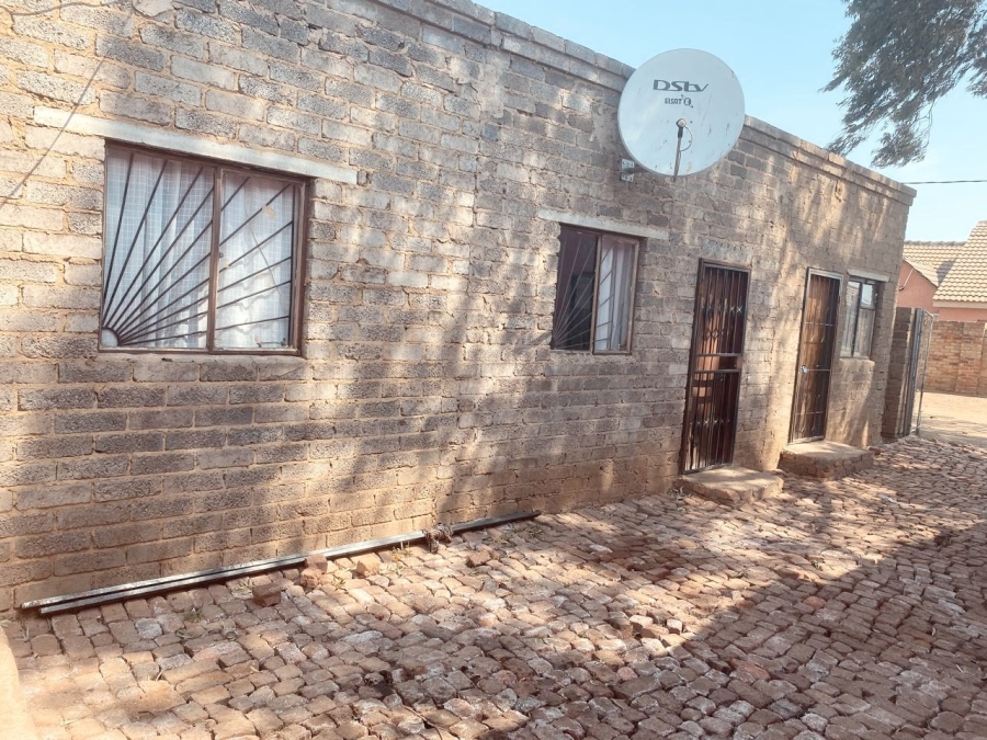 8 Bedroom Property for Sale in Orange Farm Gauteng
