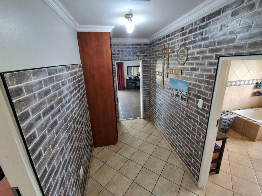 4 Bedroom Property for Sale in Zandfontein AH Gauteng