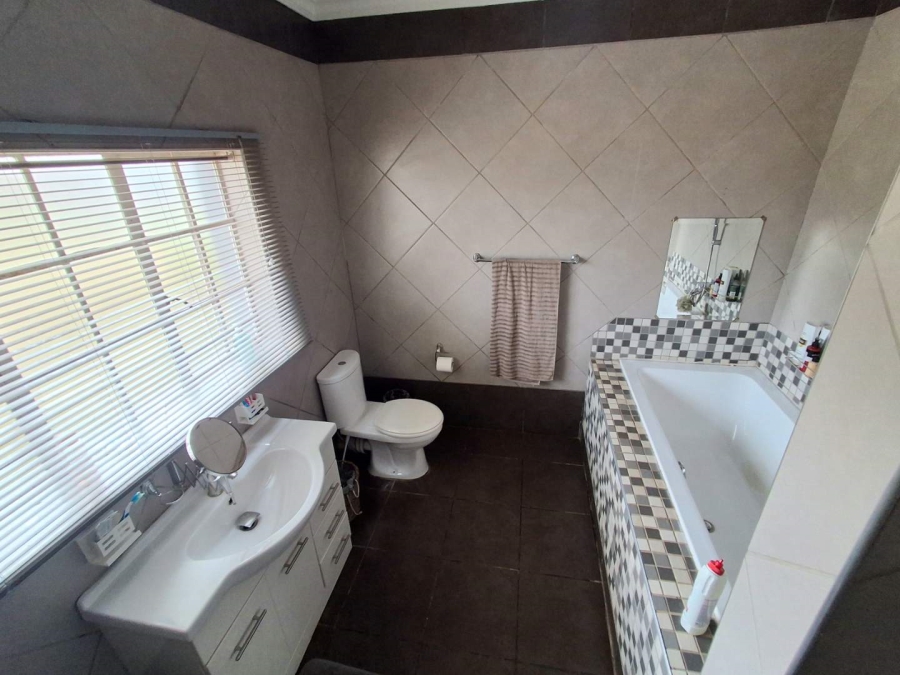 4 Bedroom Property for Sale in Zandfontein AH Gauteng