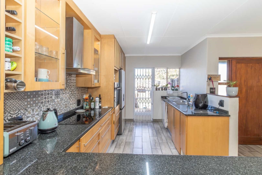 2 Bedroom Property for Sale in Gallo Manor Gauteng