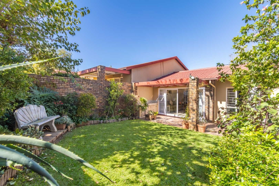 2 Bedroom Property for Sale in Gallo Manor Gauteng