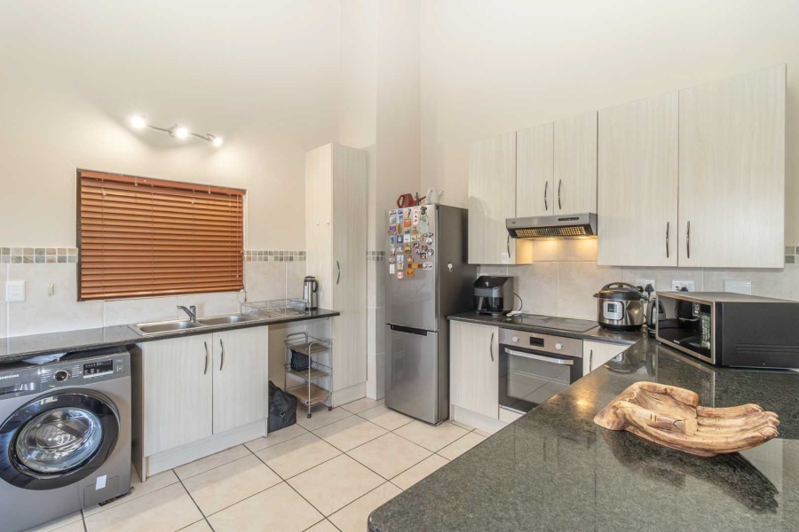 To Let 2 Bedroom Property for Rent in Weltevreden Park Gauteng