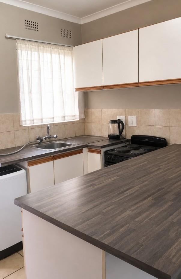 To Let 1 Bedroom Property for Rent in Corlett Gardens Gauteng
