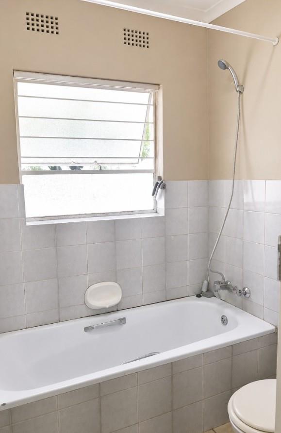 To Let 1 Bedroom Property for Rent in Corlett Gardens Gauteng