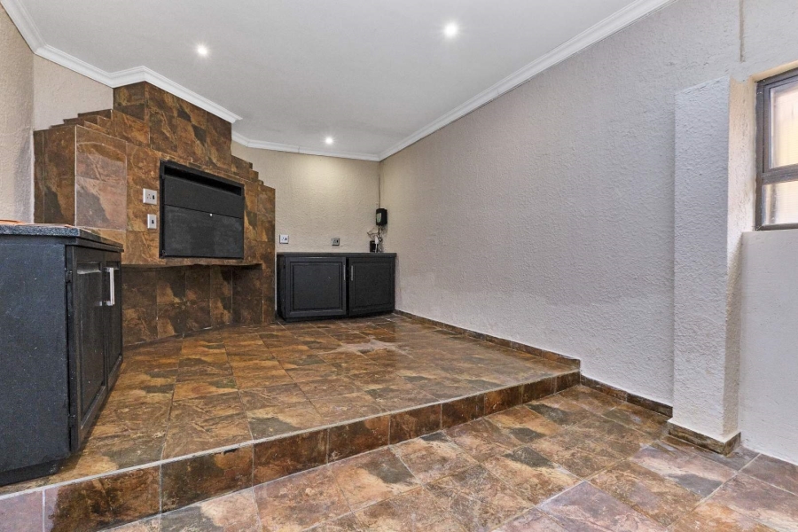 4 Bedroom Property for Sale in Olivedale Gauteng