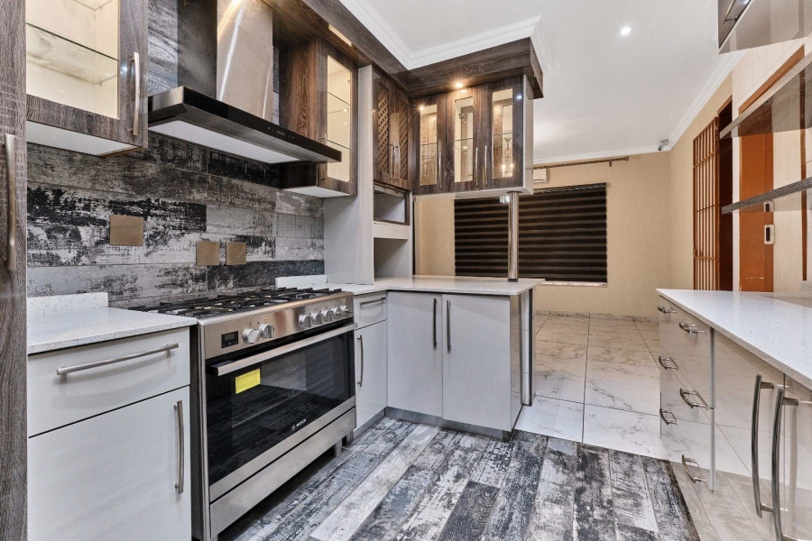 4 Bedroom Property for Sale in Olivedale Gauteng