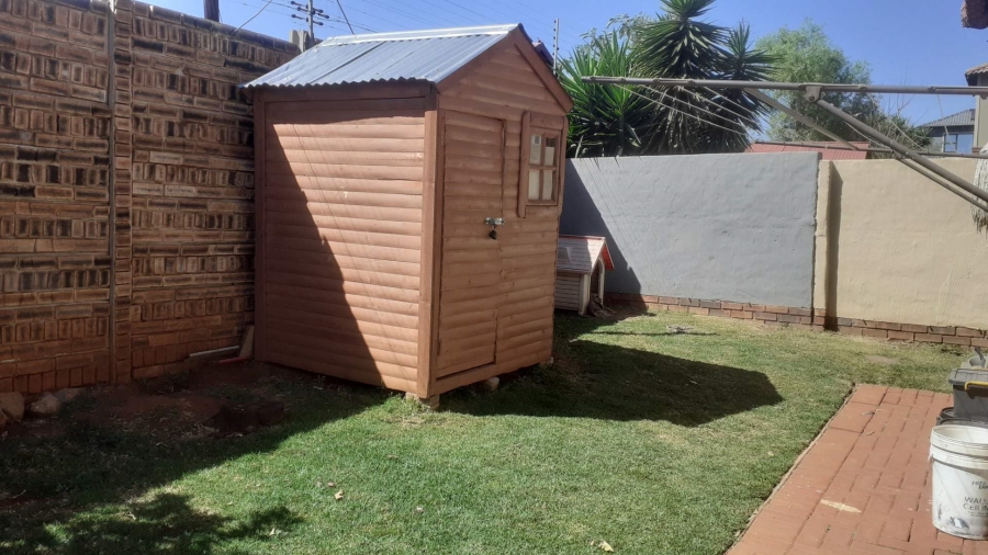 3 Bedroom Property for Sale in Albertsdal Gauteng
