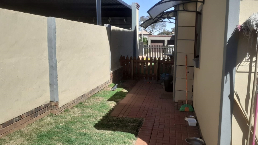 3 Bedroom Property for Sale in Albertsdal Gauteng