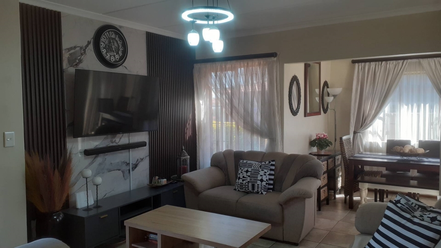 3 Bedroom Property for Sale in Albertsdal Gauteng