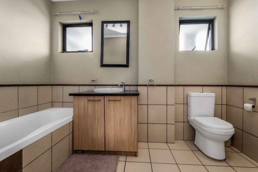 1 Bedroom Property for Sale in Fourways Gauteng
