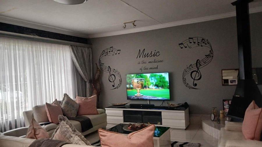 3 Bedroom Property for Sale in Freeway Park Gauteng