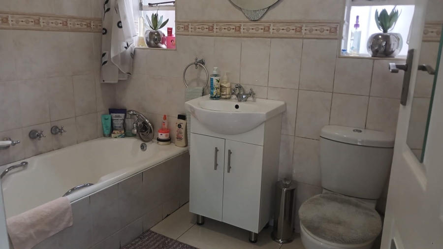 3 Bedroom Property for Sale in Freeway Park Gauteng