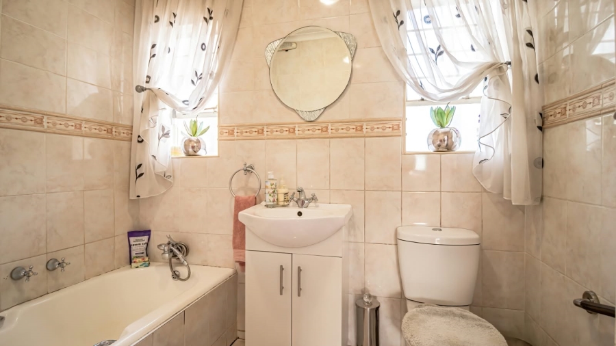 3 Bedroom Property for Sale in Freeway Park Gauteng