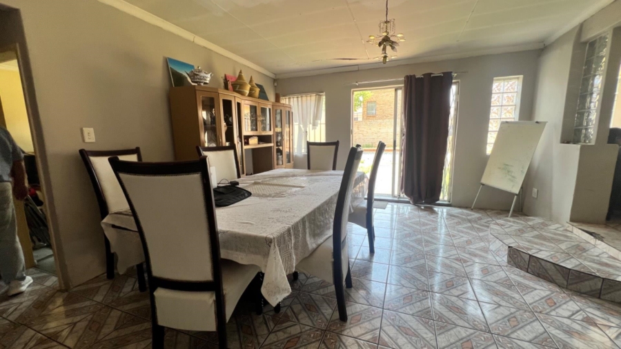 5 Bedroom Property for Sale in Robertsham Gauteng