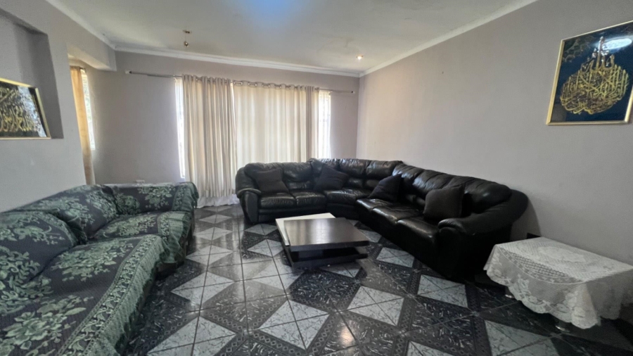 5 Bedroom Property for Sale in Robertsham Gauteng