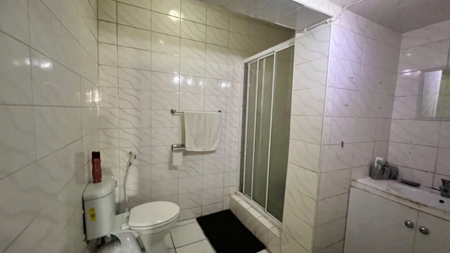 5 Bedroom Property for Sale in Robertsham Gauteng