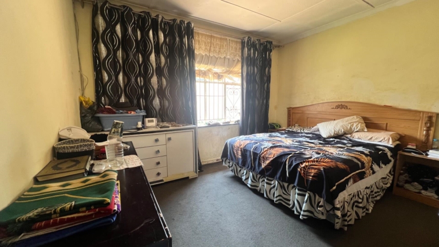 5 Bedroom Property for Sale in Robertsham Gauteng