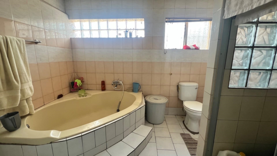 5 Bedroom Property for Sale in Robertsham Gauteng