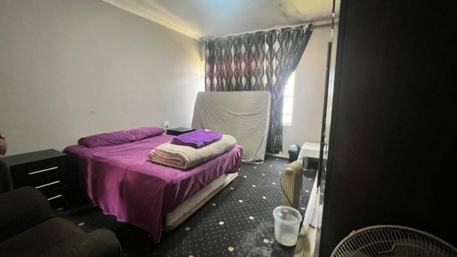 5 Bedroom Property for Sale in Robertsham Gauteng