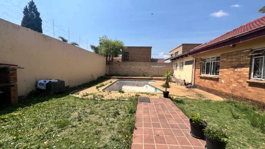 5 Bedroom Property for Sale in Robertsham Gauteng