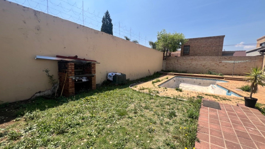 5 Bedroom Property for Sale in Robertsham Gauteng