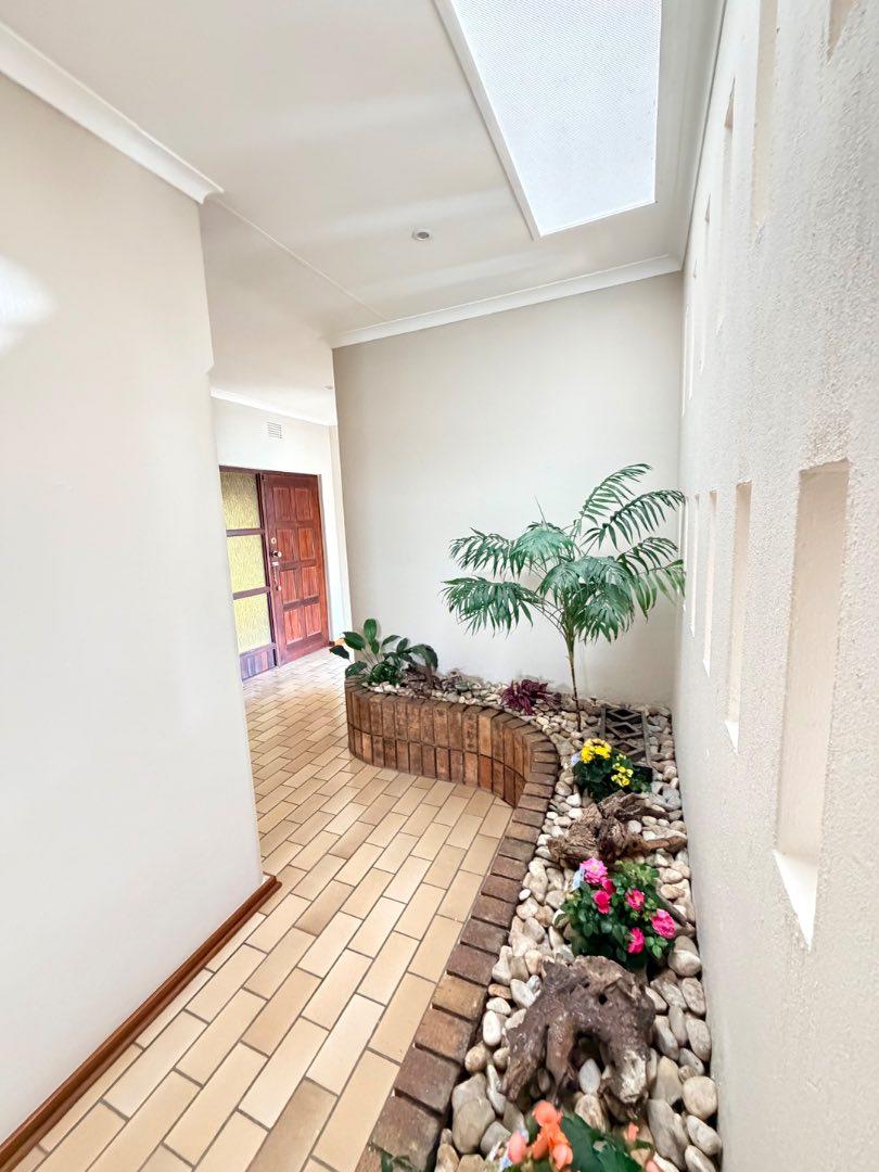 To Let 3 Bedroom Property for Rent in Lakefield Gauteng