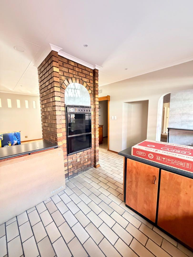 To Let 3 Bedroom Property for Rent in Lakefield Gauteng