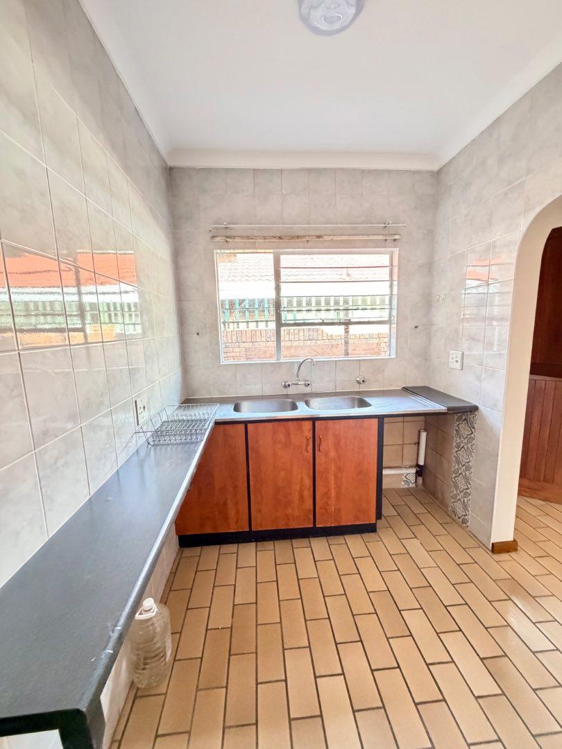 To Let 3 Bedroom Property for Rent in Lakefield Gauteng