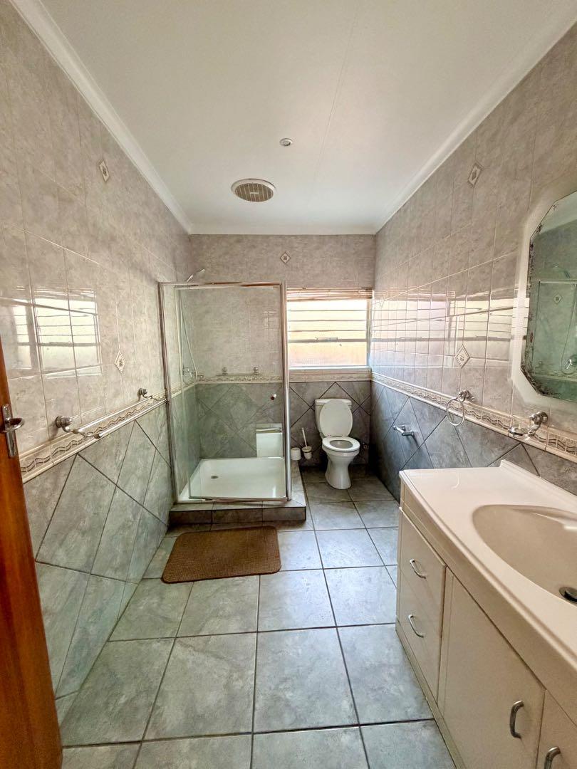 To Let 3 Bedroom Property for Rent in Lakefield Gauteng