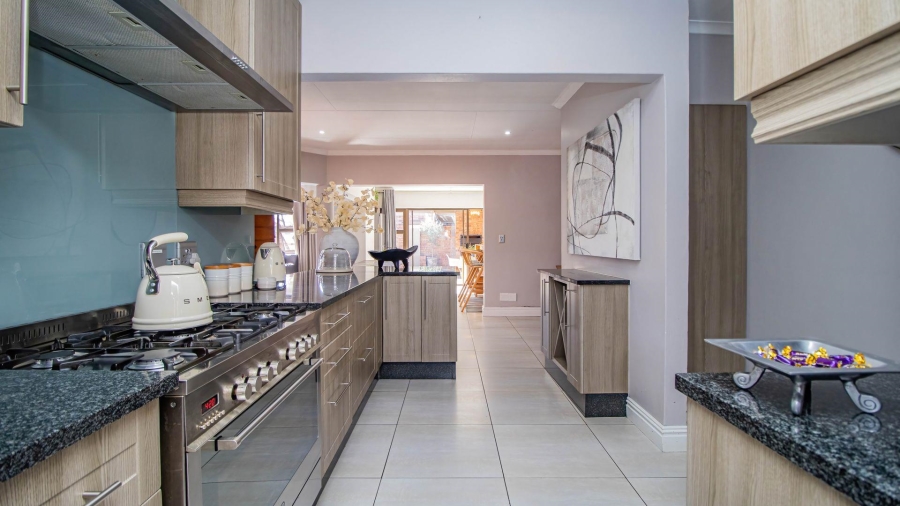 3 Bedroom Property for Sale in Beyerspark Gauteng