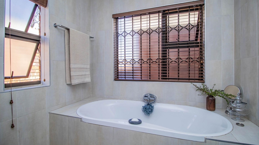 3 Bedroom Property for Sale in Beyerspark Gauteng