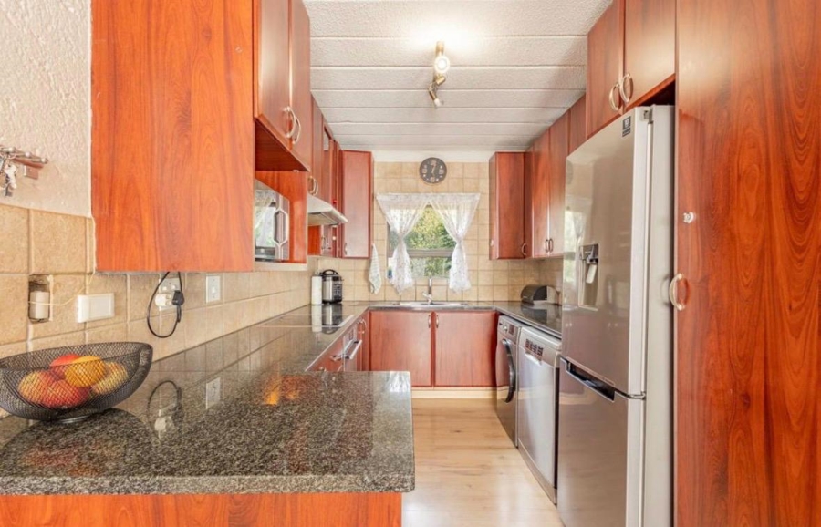 To Let 3 Bedroom Property for Rent in Lakefield Gauteng