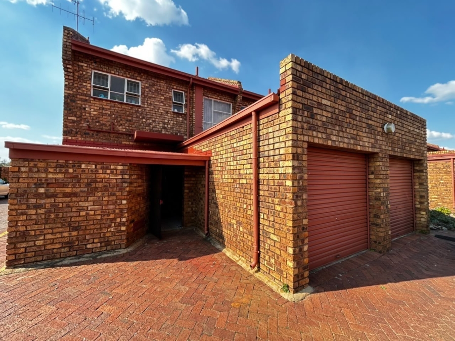 2 Bedroom Property for Sale in Pretoria North Gauteng