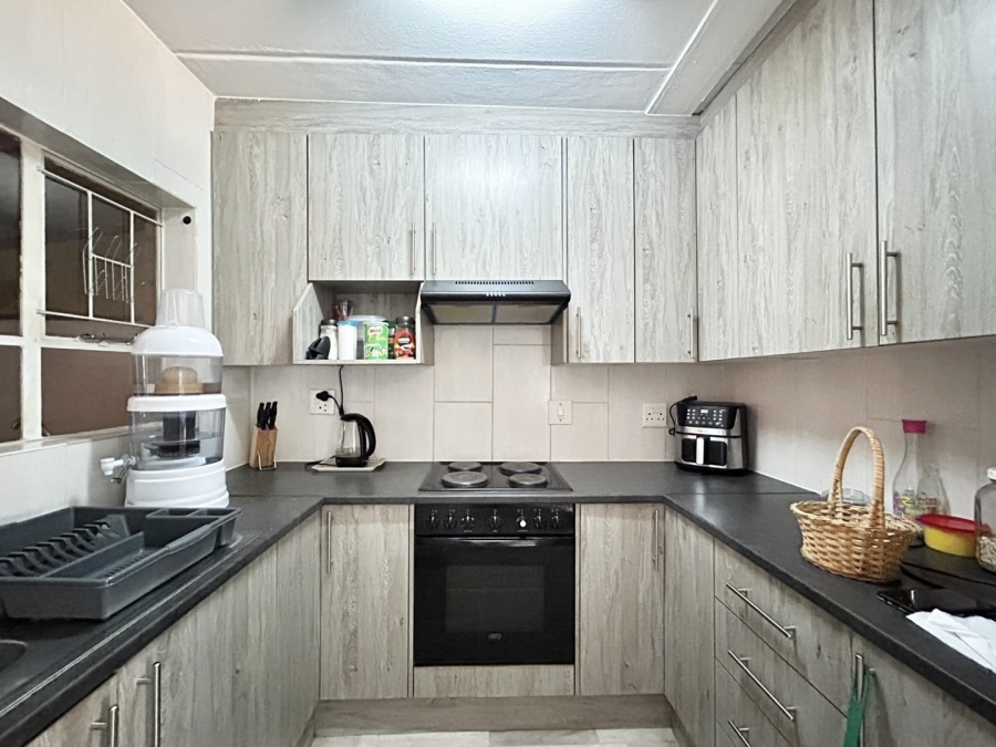 2 Bedroom Property for Sale in Pretoria North Gauteng