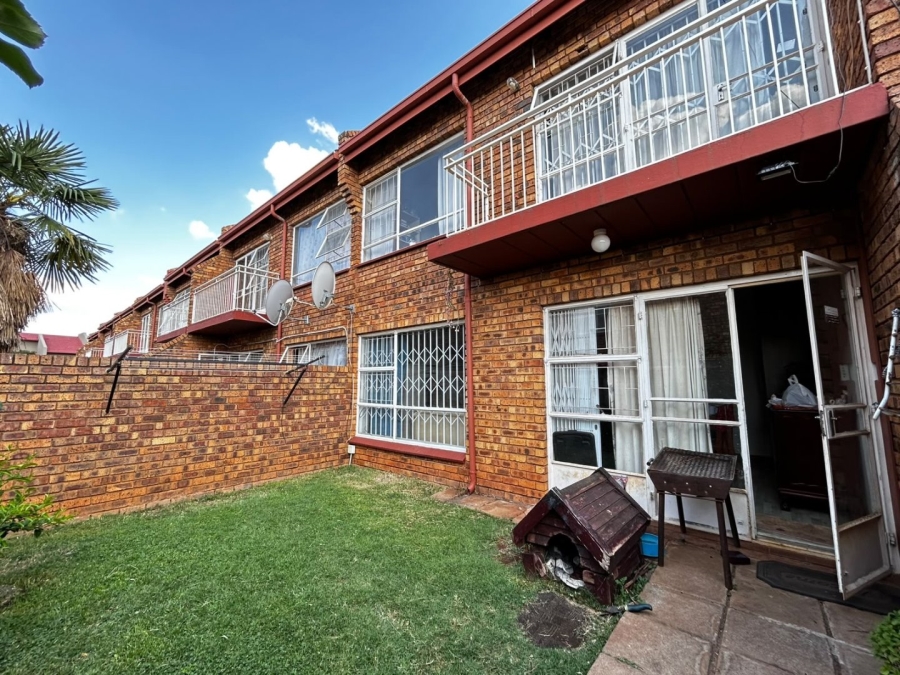 2 Bedroom Property for Sale in Pretoria North Gauteng