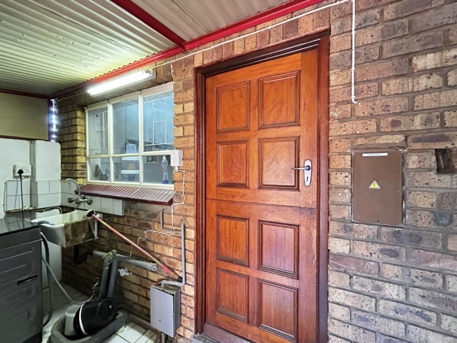 2 Bedroom Property for Sale in Pretoria North Gauteng